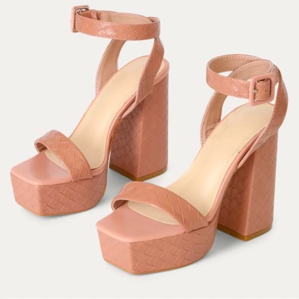 Lulus: Irelyn Mauve Woven Embossed Ankle
Strap Platform Sandals Used - Picture 1 of 5